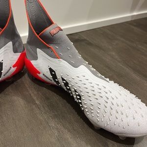 Men’s soccer cleat Adidas Predator Freak ‘Desmond skin’ - white solar red